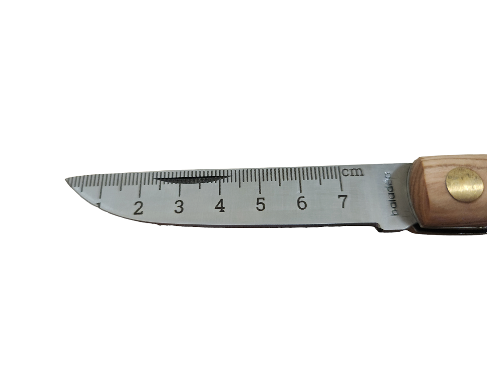 Taschenmesser aus Olivenholz mit individueller Gravur auf Holz und Klinge